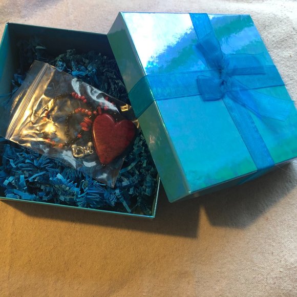 Fun Folk Heart Collier Necklace (with gift box!) - Picture 2 of 6